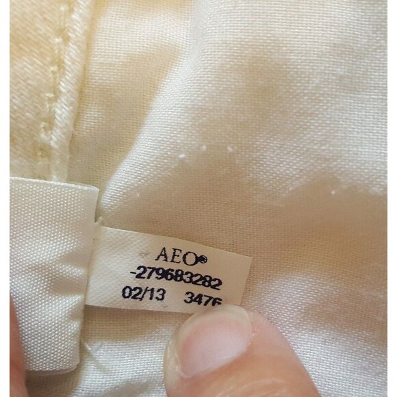 AMERICAN EAGLE Beaded Off-White Denim Cut-off Shortie Jean Shorts  Size 2 - Picture 8 of 8